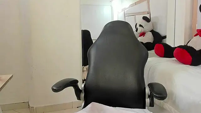 Snapshot of vanel_lope chatting on 05/15/26, 11:01 vanel lope online show from 05/15/26, 11:01