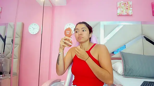 luna hix online show from 04/22/26, 03:20