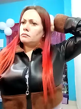 carolinhe26 online show from 04/13/26, 12:32