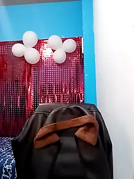 carolinhe26 online show from 04/15/26, 11:16