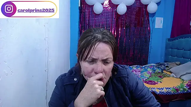 carolinhe26 online show from 04/17/26, 01:36