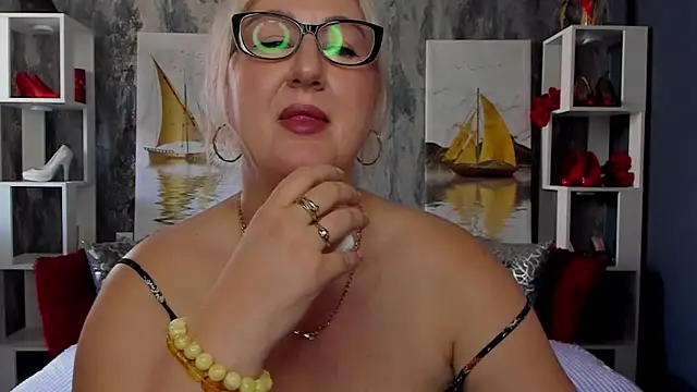 DianaFrances online show from 05/08/26, 10:09