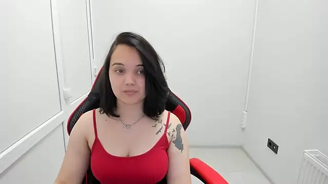 Snapshot of Caroline_cutte chatting on 06/19/26, 07:45 Caroline cutte online show from 06/19/26, 07:45