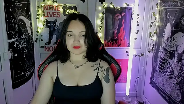 Snapshot of Caroline_cutte chatting on 06/22/26, 06:54 Caroline cutte online show from 06/22/26, 06:54