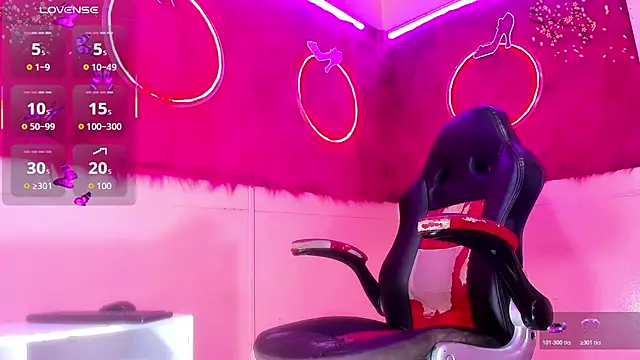 Leonela Castro  online show from 04/22/26, 11:34