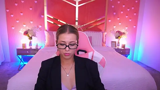 Snapshot of DoveLovee chatting on 07/10/26, 05:56 DoveLovee online show from 07/10/26, 05:56
