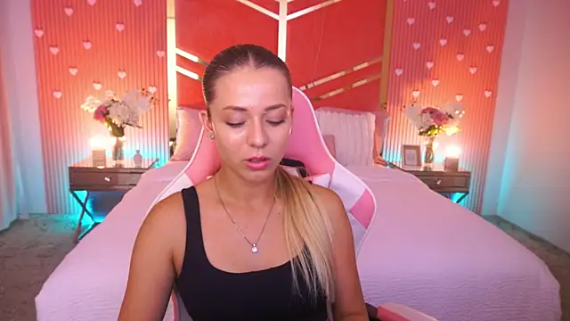 Snapshot of DoveLovee chatting on 07/14/26, 12:33 DoveLovee online show from 07/14/26, 12:33