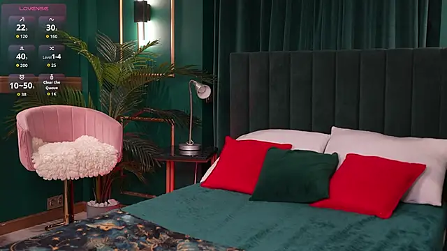 Molly  Quinn online show from 04/19/26, 05:45