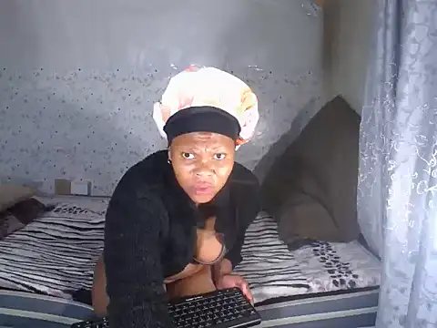 TyraTrixie online show from 04/24/26, 12:13