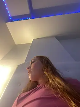 Snapshot of Sapphirelustxo chatting on 05/11/26, 04:04 Sapphirelustxo online show from 05/11/26, 04:04