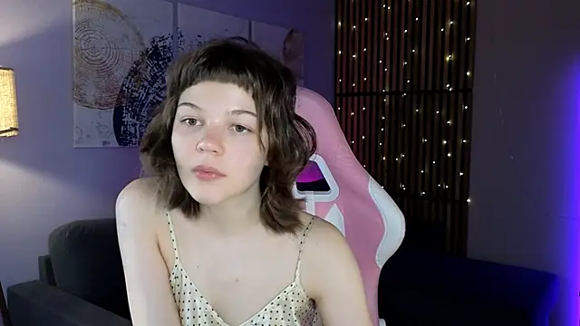 kira naughtly online show from 04/15/26, 02:13