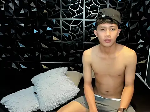 roberthugecock online show from 04/18/26, 05:17