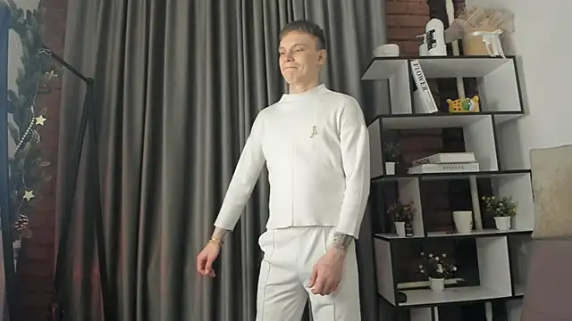 TwinkWhite online show from 04/15/26, 08:20