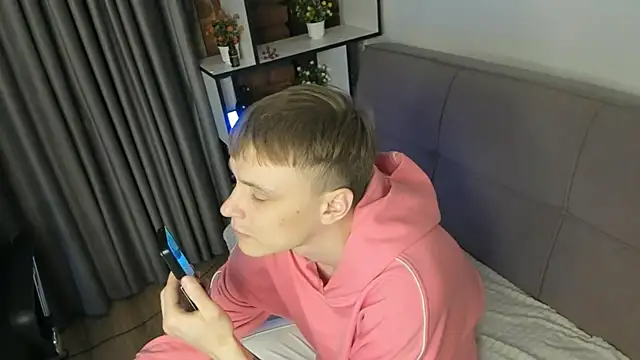 TwinkWhite online show from 04/19/26, 10:23