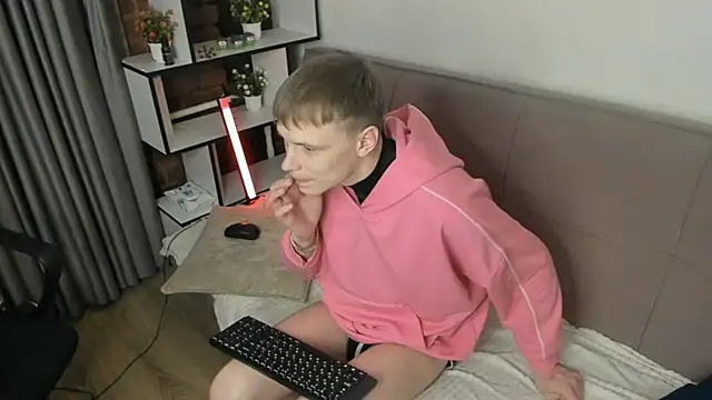 TwinkWhite online show from 04/20/26, 09:27