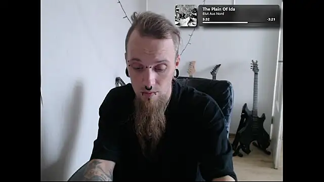Snapshot of THatRandomMetalHead chatting on 07/11/26, 10:18 THatRandomMetalHead online show from 07/11/26, 10:18