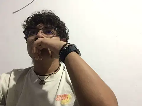 Snapshot of xhecho_uzumaki chatting on 06/20/26, 05:32 xhecho uzumaki online show from 06/20/26, 05:32