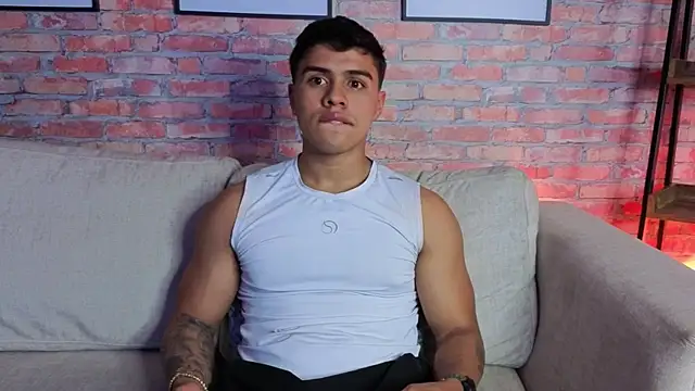 AARON SKYLON online show from 04/21/26, 01:53