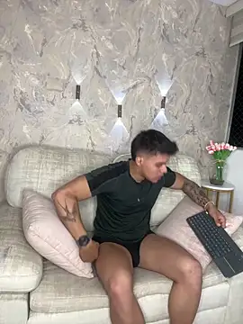 AARON SKYLON online show from 04/24/26, 03:42