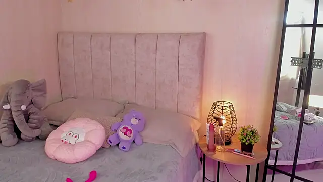 Kiara violet online show from 04/25/26, 07:44