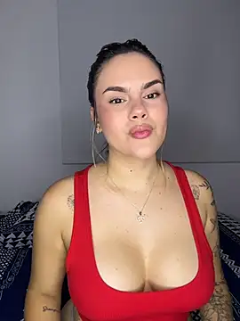 Snapshot of TinaMercier chatting on 05/16/26, 02:19 TinaMercier online show from 05/16/26, 02:19