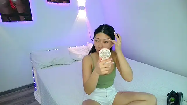 LaylaLaurent online show from 04/23/26, 08:13