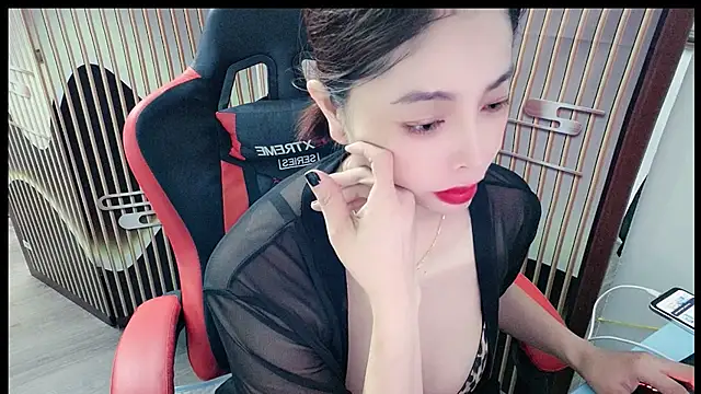 Snapshot of Hot_bbaby chatting on 06/18/26, 04:13 Hot bbaby online show from 06/18/26, 04:13