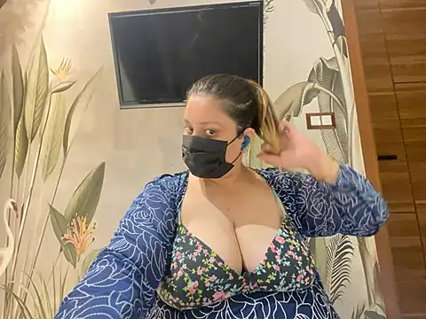 Snapshot of kavyasingh36 chatting on 05/15/26, 11:45 kavyasingh36 online show from 05/15/26, 11:45