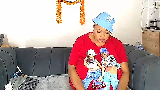 BUSTYQUEEN56  online show from 04/18/26, 10:30