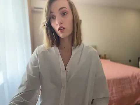 MiaKomoi online show from 04/23/26, 09:19