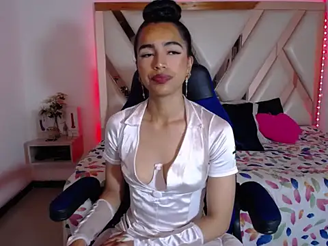 Miaa ferrari1 online show from 04/18/26, 11:36