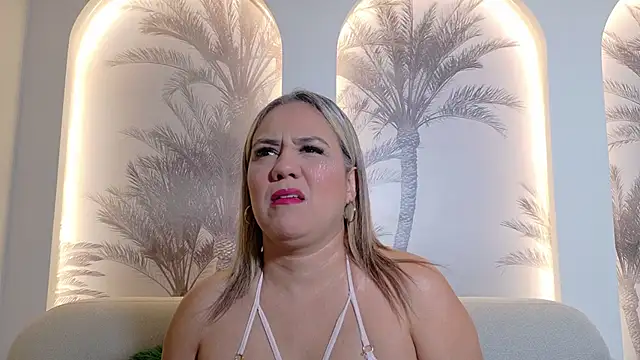 Camila Noer online show from 04/23/26, 01:13