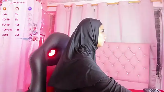 NadiaKarim  online show from 04/18/26, 12:31