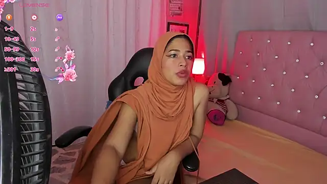 NadiaKarim  online show from 04/23/26, 12:29