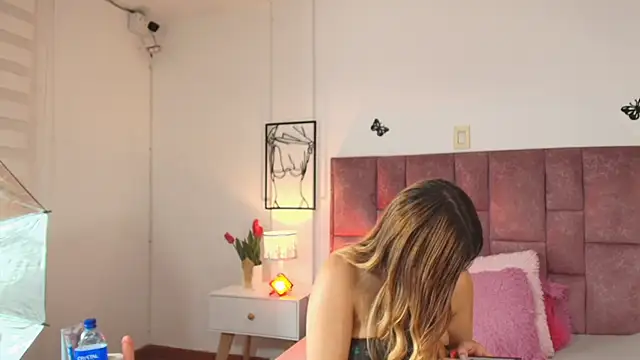 SophiaConor1 online show from 04/18/26, 06:56