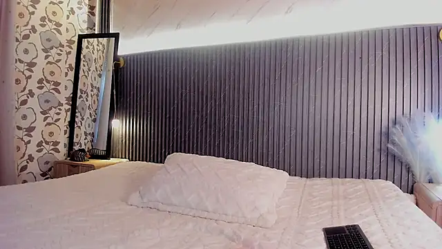 zoe castillo online show from 04/23/26, 09:28