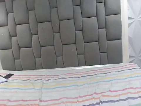 lunallena 17 online show from 04/19/26, 08:02