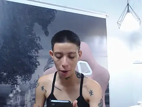 lunallena 17 online show from 04/22/26, 12:13