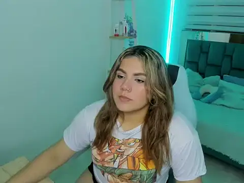 Catalina Foxt online show from 04/23/26, 12:29