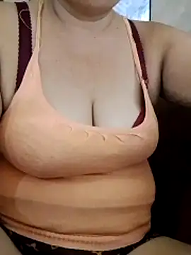 jeanyummytits online show from 06/11/26, 12:54