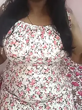 Snapshot of Mayuri-hot chatting on 06/10/26, 12:33 Mayuri-hot online show from 06/10/26, 12:33