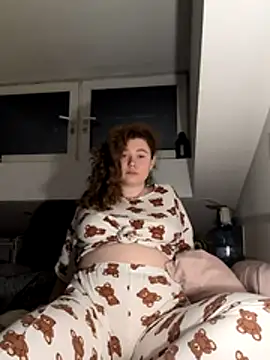 AmeliFoxi online show from 04/15/26, 08:42