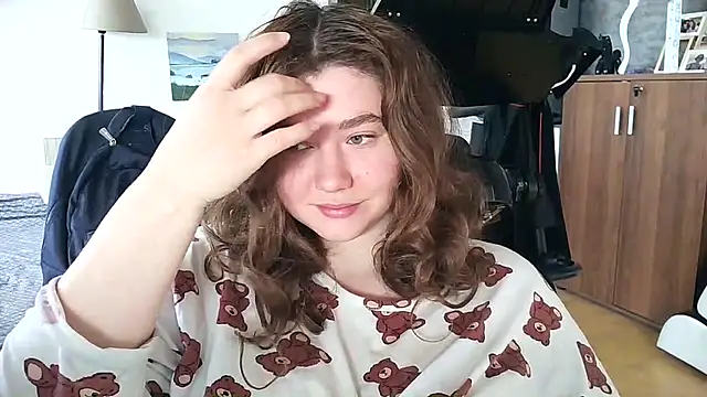 AmeliFoxi online show from 04/25/26, 08:17