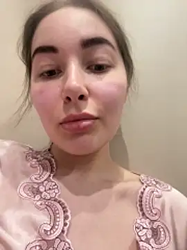 Doris2222 online show from 04/12/26, 07:19