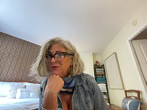 NaughtyMonicaUK online show from 04/19/26, 01:10