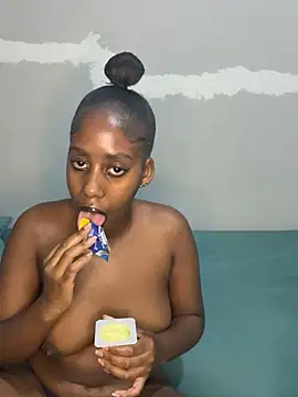 petite bee online show from 04/19/26, 07:05