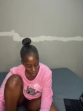 petite bee online show from 04/22/26, 07:59