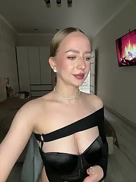 AlisaPearl online show from 04/19/26, 07:38