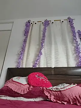 Snapshot of LuluDream chatting on 07/18/26, 06:45 LuluDream online show from 07/18/26, 06:45