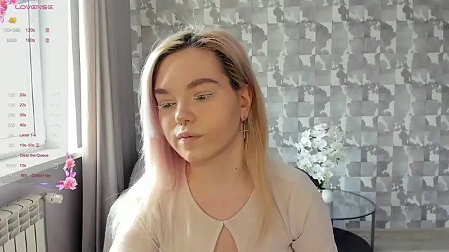 Anna Delon online show from 04/18/26, 07:34